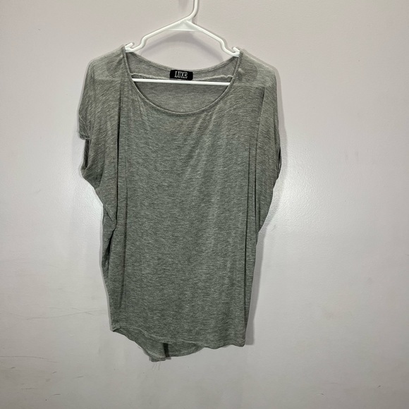 Luxe Boutique Women’s Light Heathered Grey Semi Sheer Short Sleeve Blouse - Picture 2 of 9